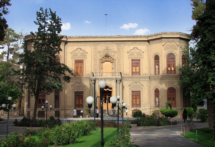 موزه آبگینه و سفالینه در تهران