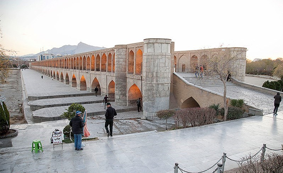 ورودی سی‌وسه پل اصفهان