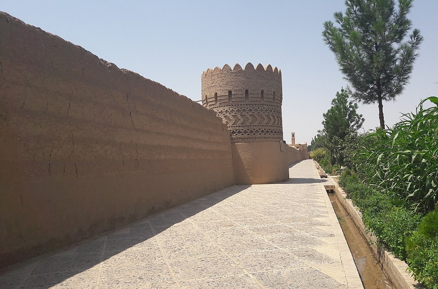 دیواره باغ دولت آباد یزد