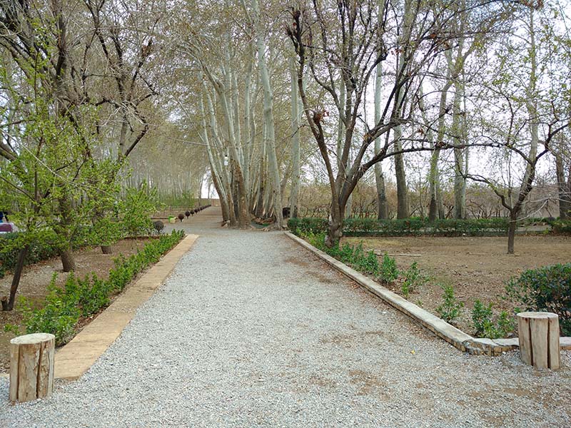 محوطه باغ پهولان پور مهریز