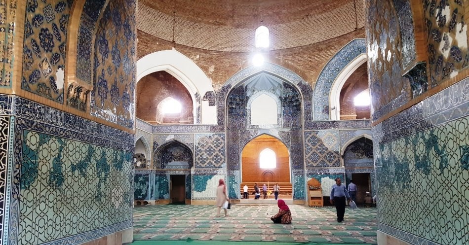 فضای داخلی مسجد کبود تبریز