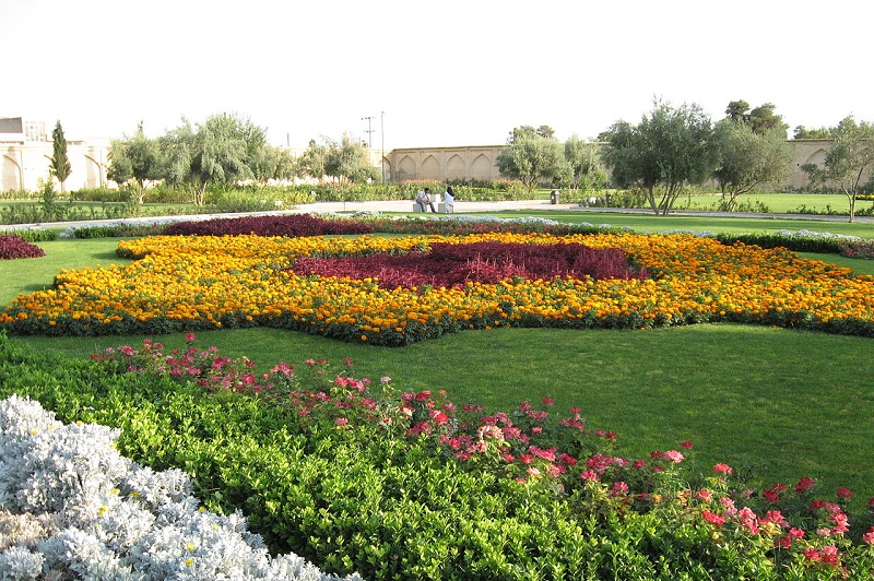 حیاط باغ جهان‌نما شیراز