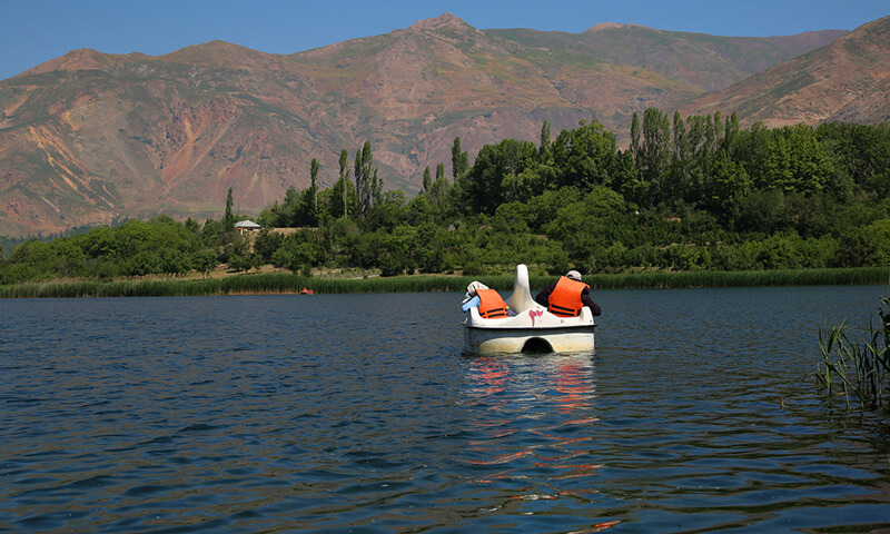 قایق سواری در دریاچه اوان