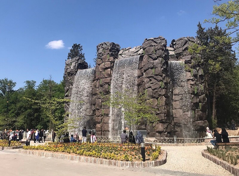 آبشار مصنوعی پارک جنگلی ناهارخوران